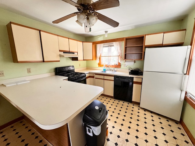 kitchen with ceiling fan, a kitchen bar, light tile patterned floors, kitchen peninsula, and black appliances