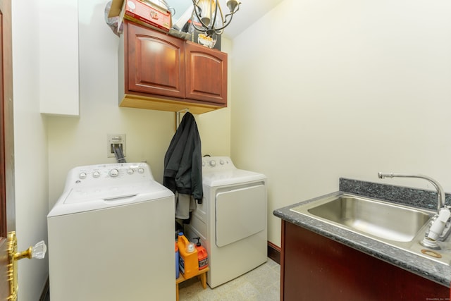 washroom featuring a chandelier, independent washer and dryer, cabinets, and sink