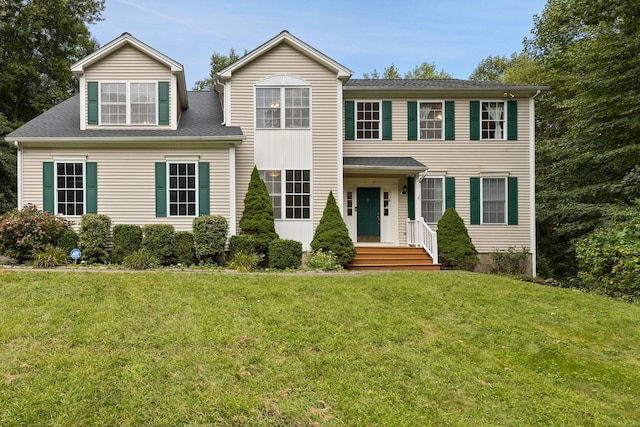 view of front of house featuring a front yard