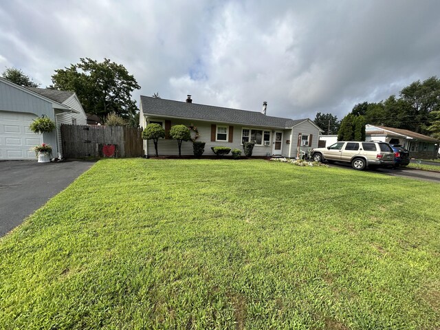 single story home featuring a front yard