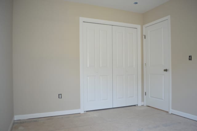 unfurnished bedroom featuring a closet