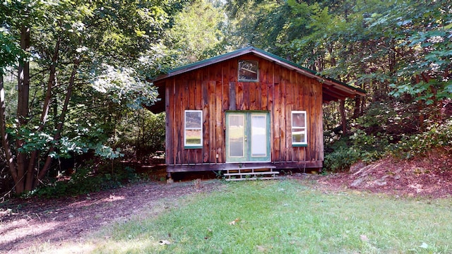 view of outbuilding featuring a lawn