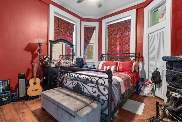 bedroom featuring crown molding, wood-type flooring, and ceiling fan