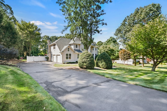 view of front facade featuring a front yard and a garage