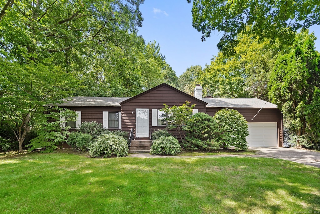 view of front of home featuring a garage and a front lawn