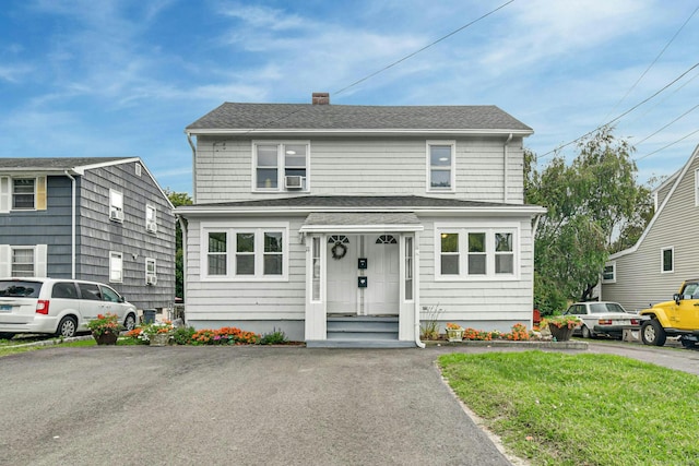 view of front property featuring a front yard