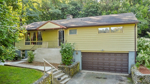 view of front facade featuring a garage