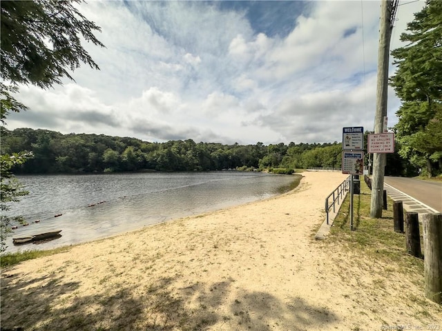 Listing photo 3 for 19 N Shore Rd, Voluntown CT 06384