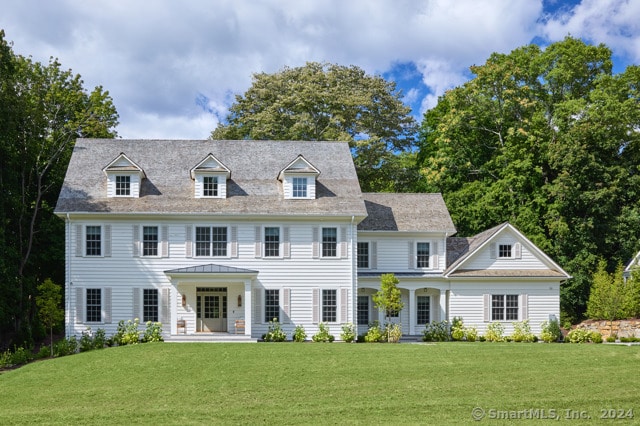 colonial inspired home featuring a front yard