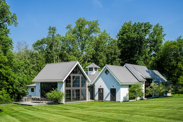 back of house featuring a yard