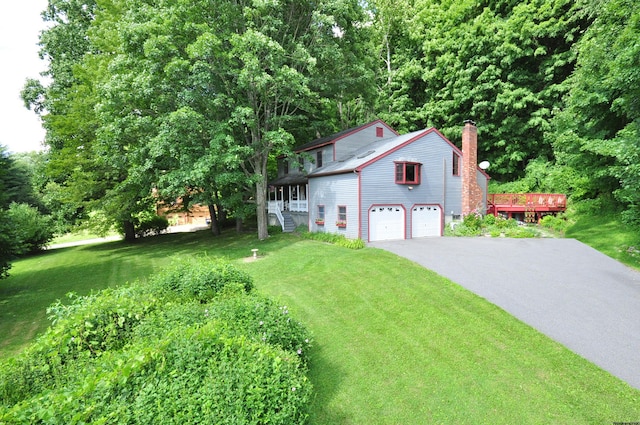 view of front facade featuring a front yard and a garage