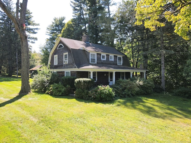 view of front of house featuring a front yard