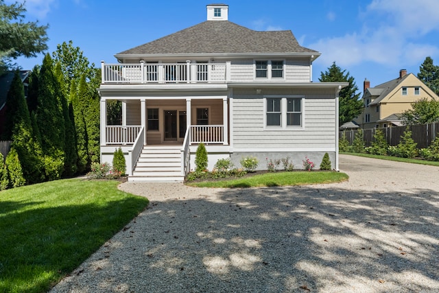 view of front of home featuring a front lawn and covered porch