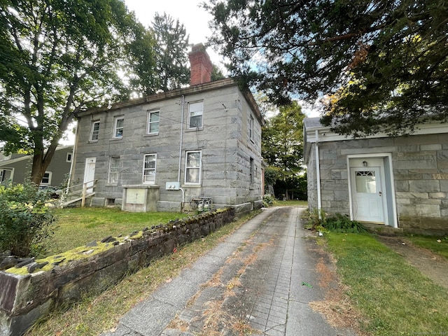 view of side of property featuring a lawn