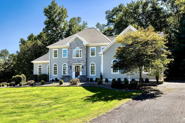 view of front of property with a front yard