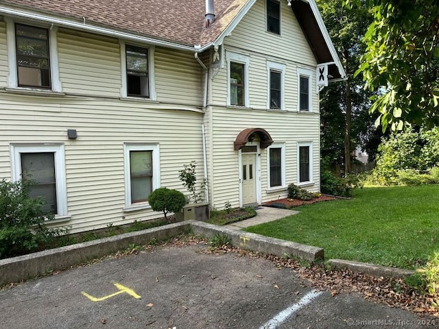 view of property featuring a front lawn