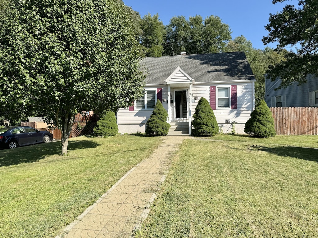 view of front of home featuring a front lawn