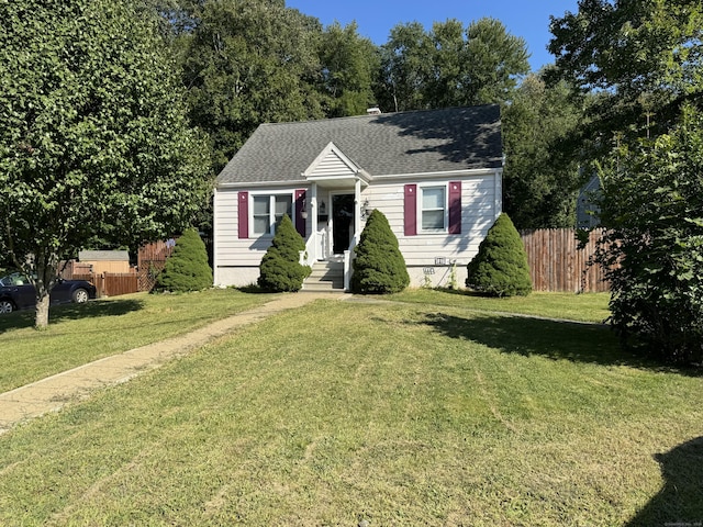 view of front of property featuring a front yard