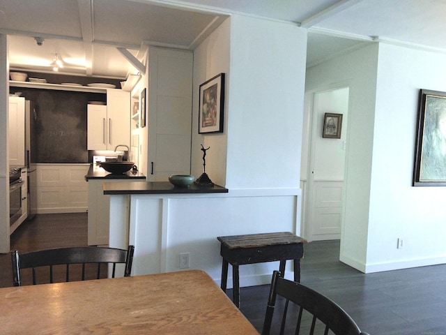 100 York St Unit 7A, New Haven, CT 06511 - dining area featuring dark wood-type flooring and baseboards