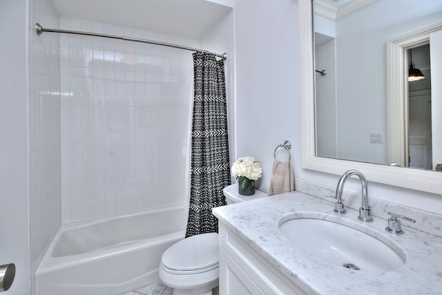 bathroom with toilet, vanity, and shower / bath combo