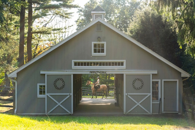 view of outbuilding