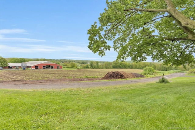 view of yard with a rural view