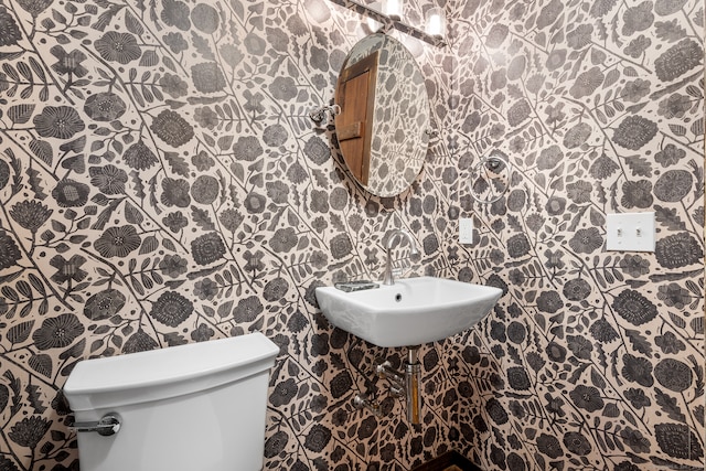 bathroom featuring sink and toilet