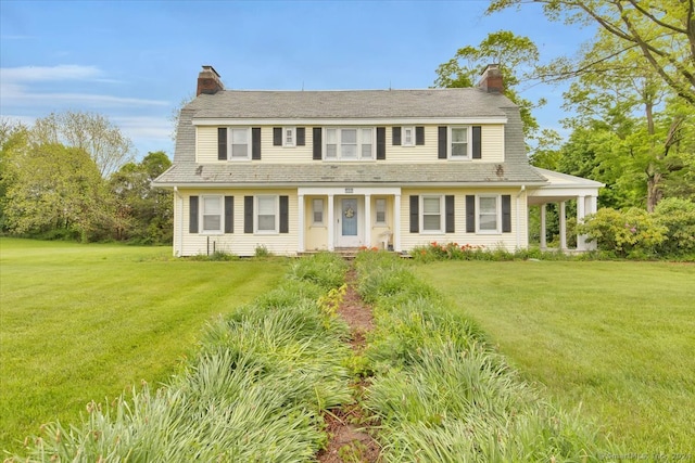 colonial inspired home featuring a front lawn