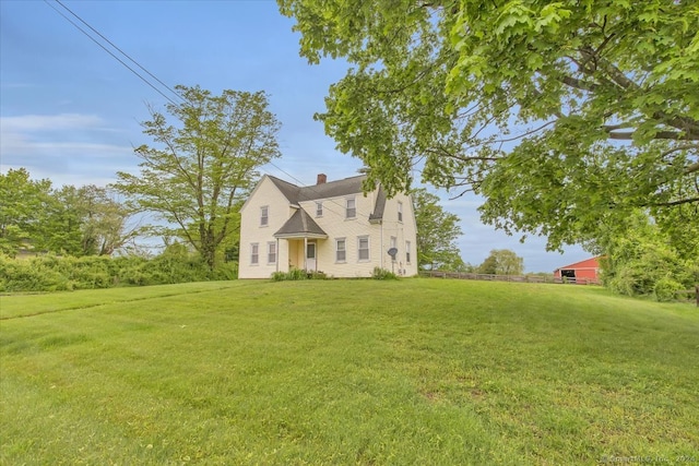 view of front facade featuring a front lawn