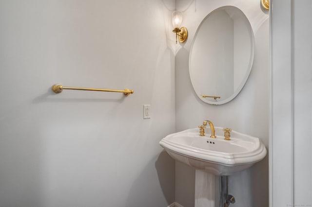 bathroom featuring sink