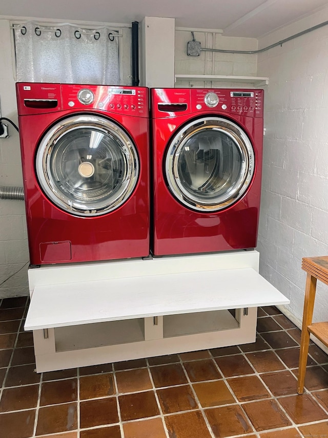 25 Old Middle Rd, Brookfield, CT 06804 - laundry area with concrete block wall, washing machine and clothes dryer, and tile patterned flooring