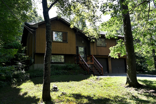 bi-level home with a garage and a front yard