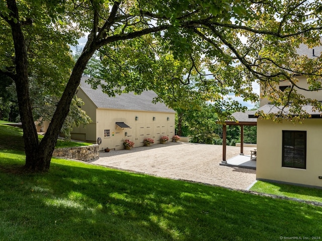 view of yard with a garage