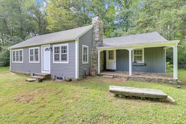 view of front of home featuring a porch and a front yard