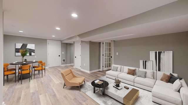living room featuring recessed lighting, baseboards, visible vents, and light wood-style flooring