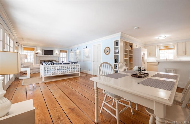 dining area featuring crown molding and light hardwood / wood-style floors