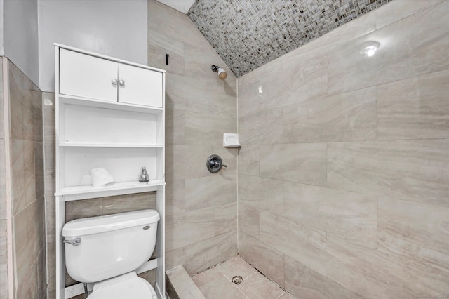 bathroom featuring a tile shower and toilet