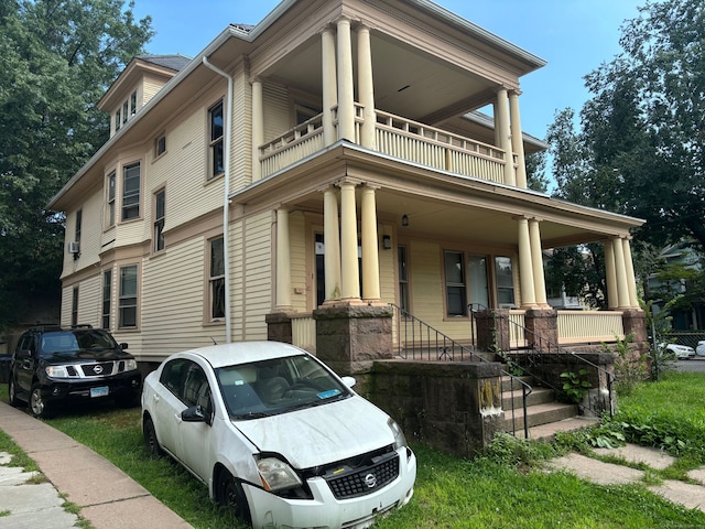 view of front of property featuring a balcony and covered porch