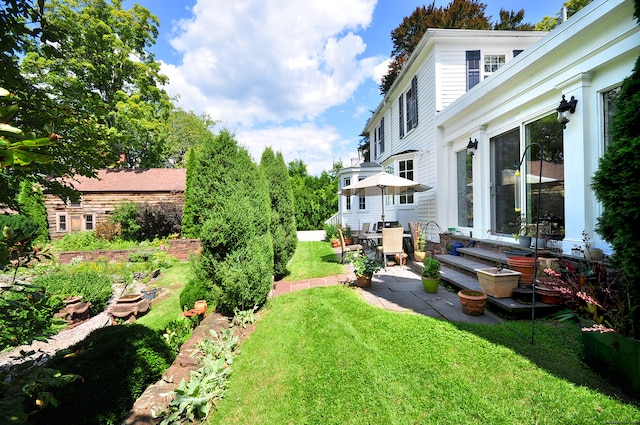 view of yard with a patio