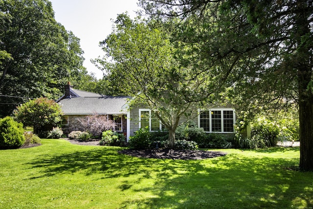 view of front of property with a front lawn