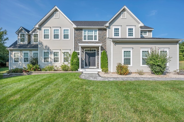 view of front of property featuring a front lawn