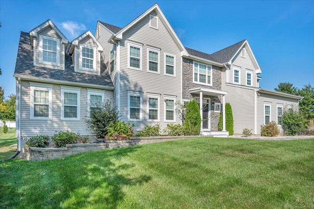 view of front of property featuring a front lawn