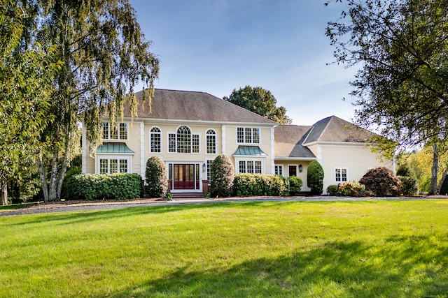 view of front of property with a front yard