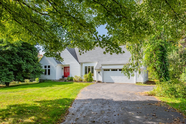 view of front facade featuring a front lawn and a garage