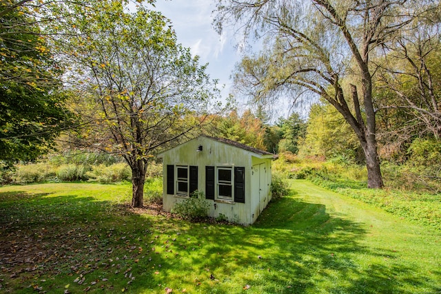 view of outdoor structure featuring a lawn