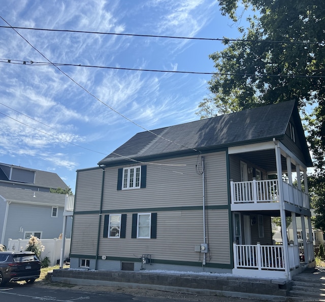 view of front of property featuring a balcony and covered porch