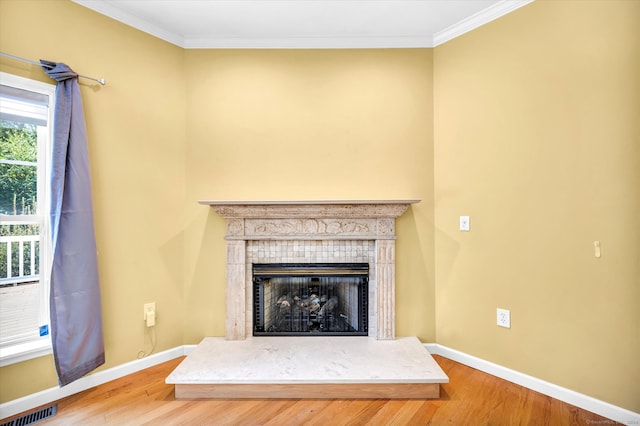 interior details with hardwood / wood-style flooring and crown molding