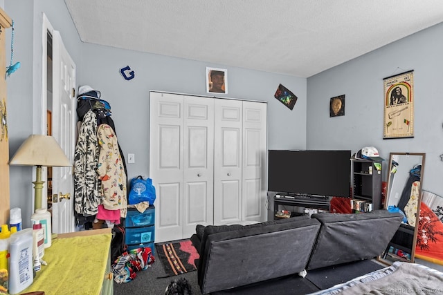 bedroom featuring a closet and a textured ceiling