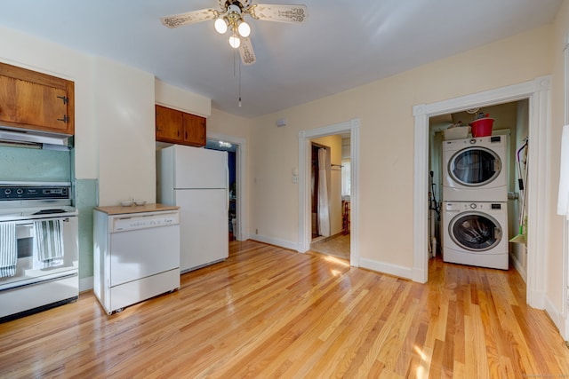 kitchen featuring ceiling fan, stacked washer / drying machine, white appliances, backsplash, and light hardwood / wood-style floors