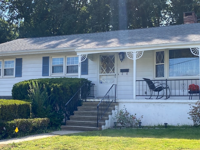 view of front of house featuring a front yard